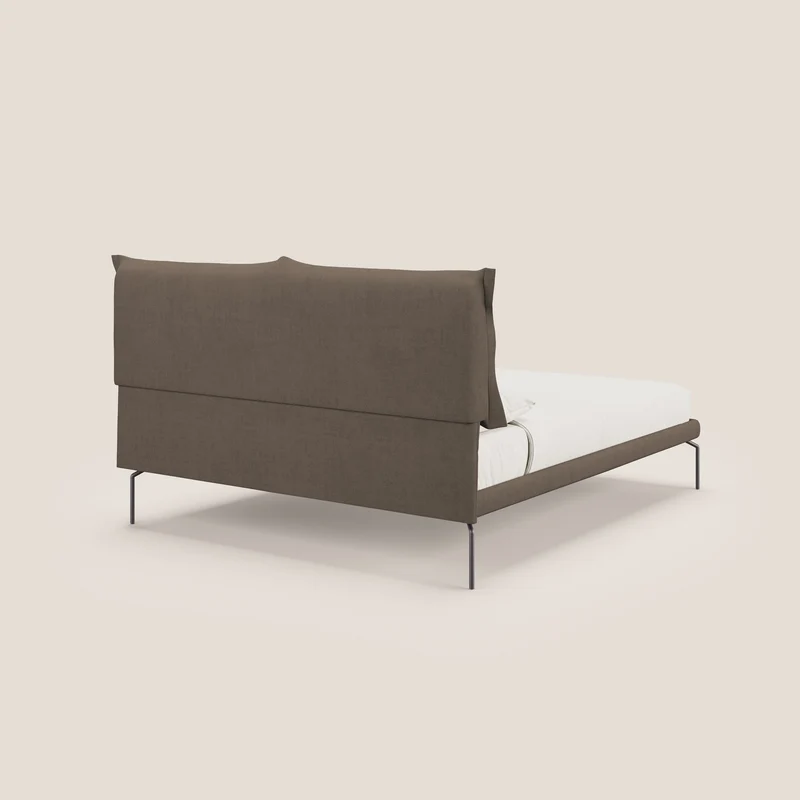 Bice lit rembourré avec coussins et pieds noirs en métal en tissu imperméable T02 marron