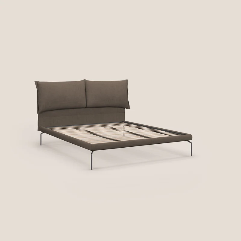 Bice lit rembourré avec coussins et pieds noirs en métal en tissu imperméable T02 marron