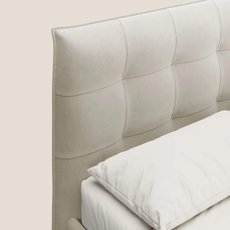 Brigitte lit avec tête de lit matelassée pieds hauts foncés et tissu imperméable T09 beige
