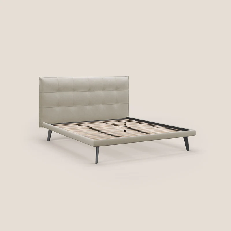 Brigitte lit avec tête de lit matelassée pieds hauts foncés et tissu imperméable T09 beige