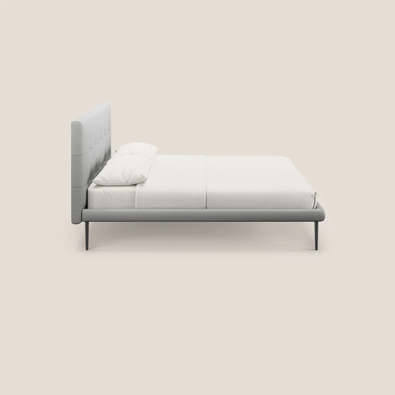 Midori lit rembourré capitonné avec pieds hauts en similicuir T04 gris clair