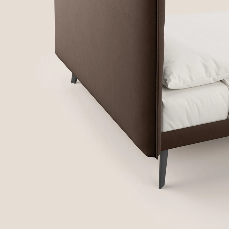Brigitte lit avec tête de lit matelassée pieds hauts foncés et tissu imperméable T09 marron