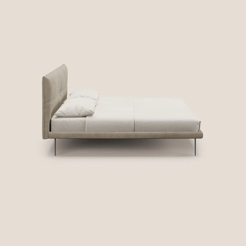 Akiko lit rembourré avec pieds hauts en métal en tissu imperméable T02 beige