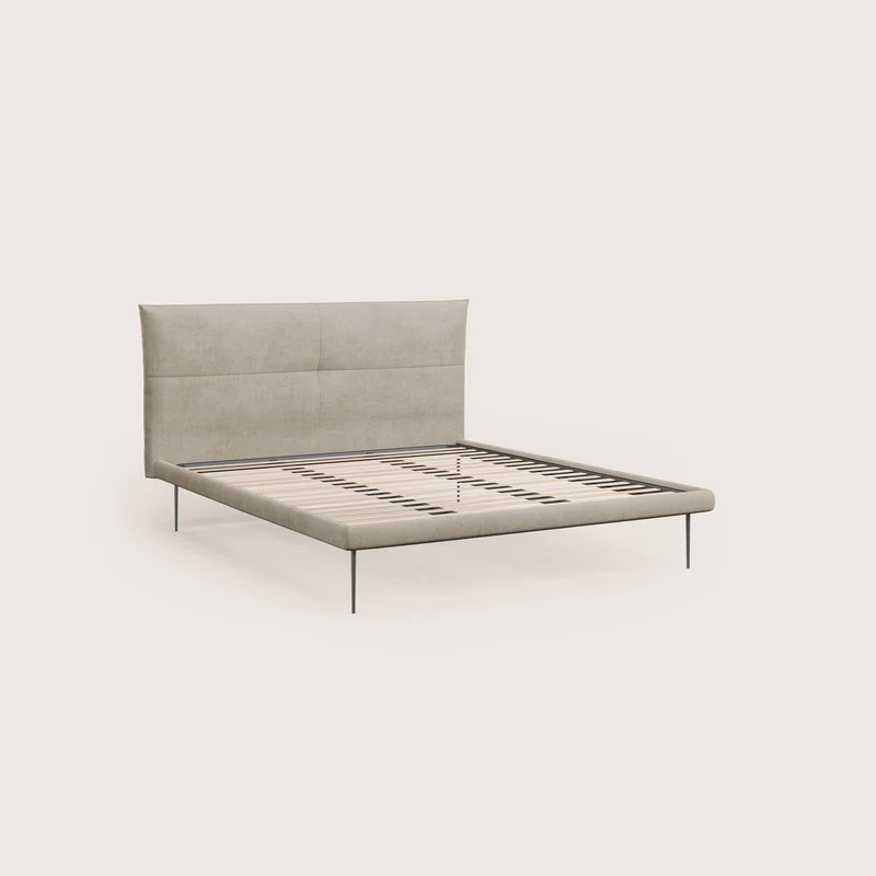 Akiko lit rembourré avec pieds hauts en métal en tissu imperméable T02 beige