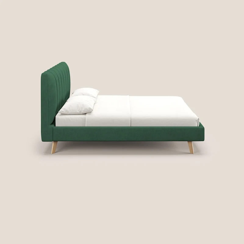 Selene lit rembourré avec pieds bois naturel déhoussable en tissu imperméable T02 vert