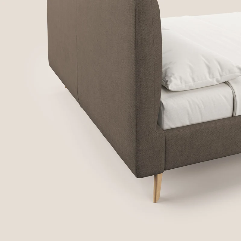 Selene lit rembourré avec pieds bois naturel déhoussable en tissu imperméable T02 marron