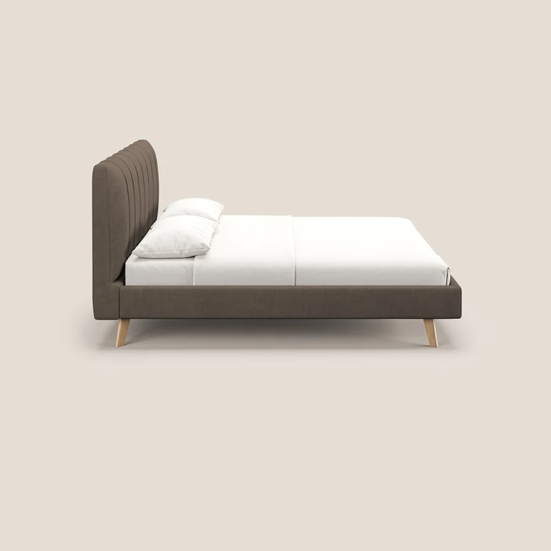 Selene lit rembourré avec pieds bois naturel déhoussable en tissu imperméable T02 marron