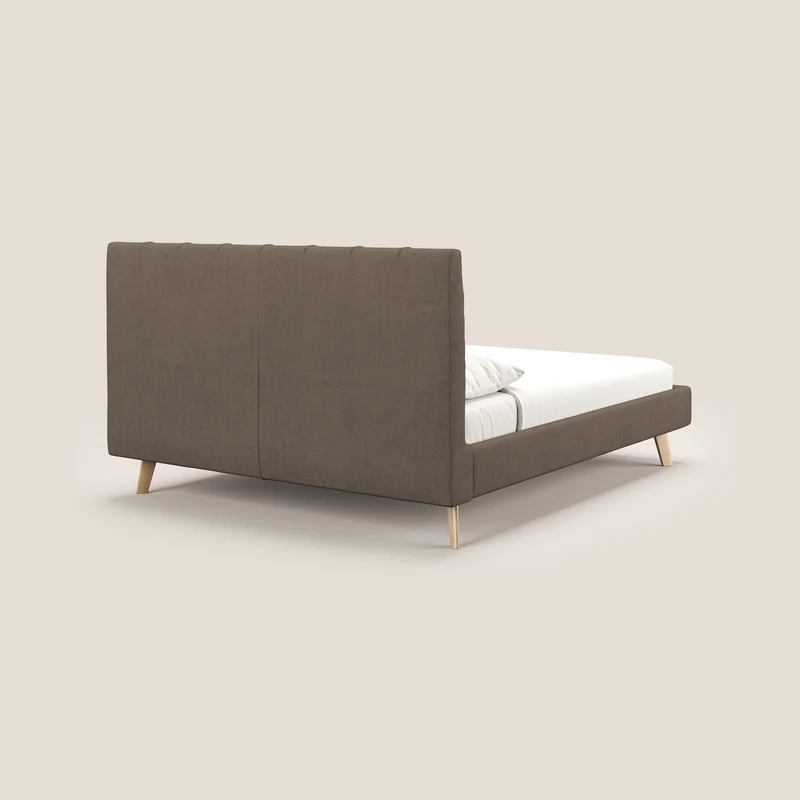 Selene lit rembourré avec pieds bois naturel déhoussable en tissu imperméable T02 marron