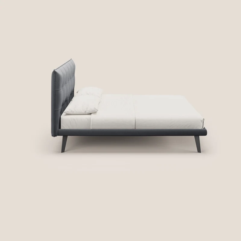 Brigitte lit avec tête de lit matelassée pieds hauts foncés et tissu imperméable T09 gris