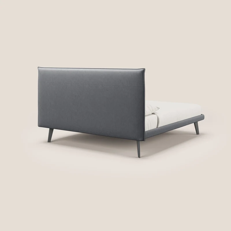 Brigitte lit avec tête de lit matelassée pieds hauts foncés et tissu imperméable T09 gris