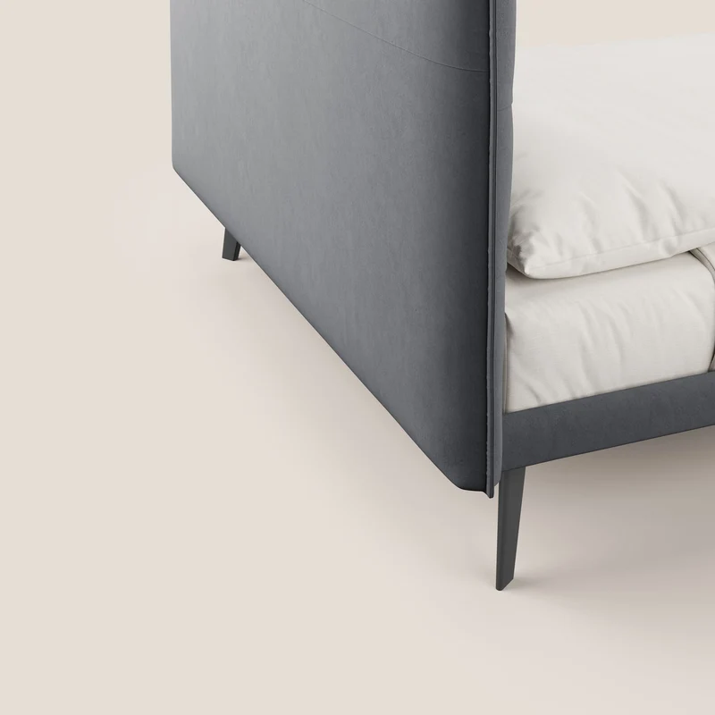 Brigitte lit avec tête de lit matelassée pieds hauts foncés et tissu imperméable T09 gris