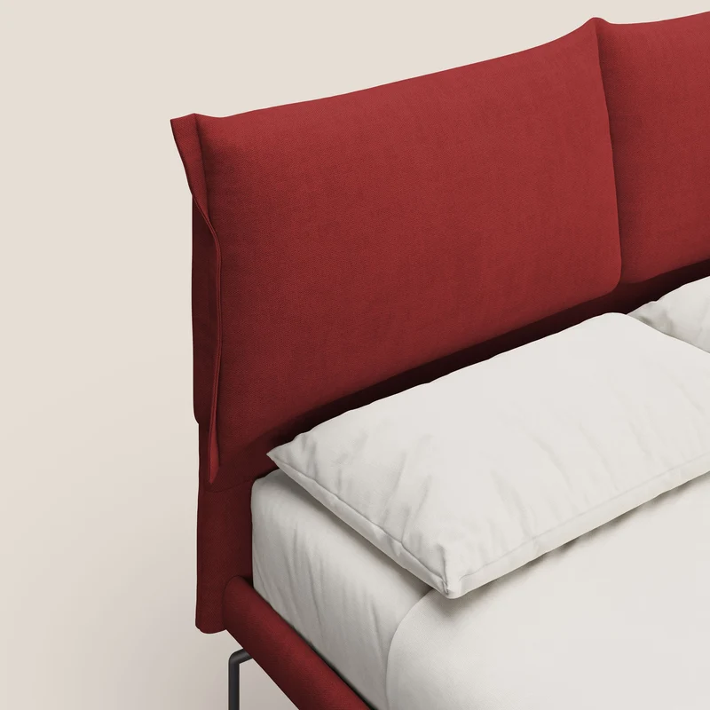 Bice lit rembourré avec coussins et pieds noirs en métal en tissu imperméable T02 rouge
