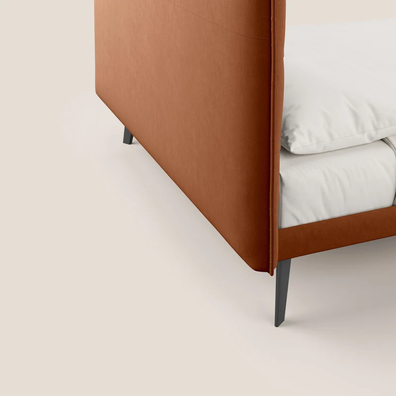 Brigitte lit avec tête de lit matelassée pieds hauts foncés et tissu imperméable T09 rouille