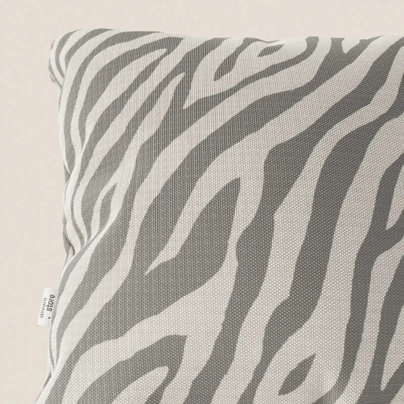 Stripe coussins géométriques en tissu hydrofuge gris