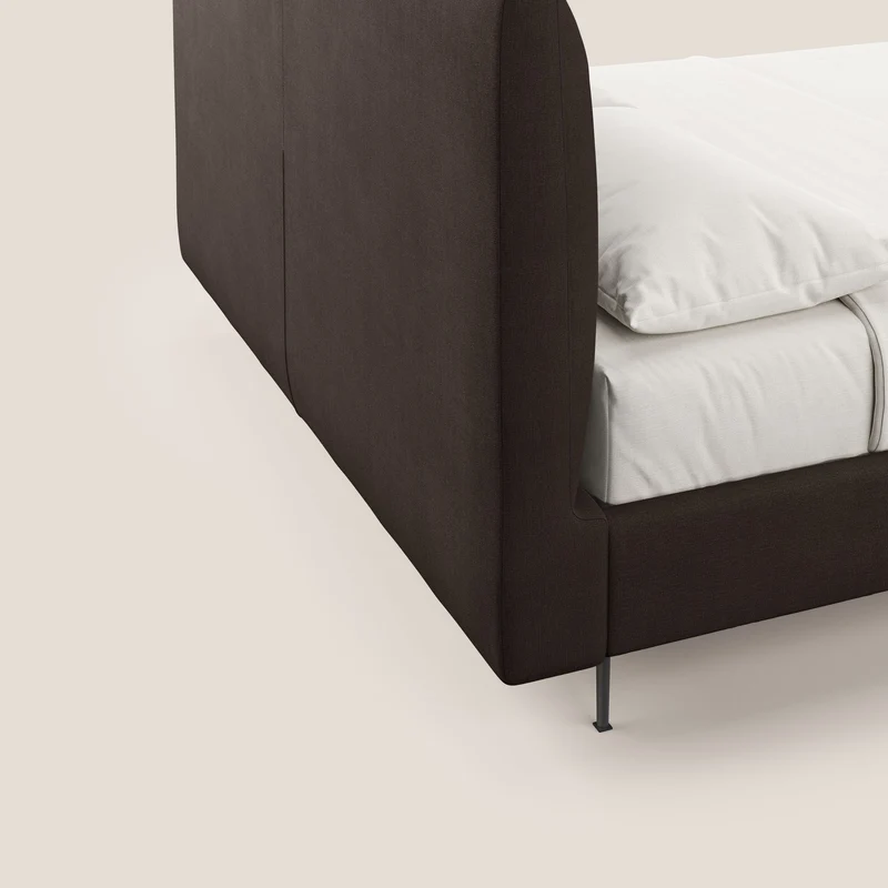 Calliope lit rembourré aux pieds hauts complètement déhoussable en tissu détachable T17 marron