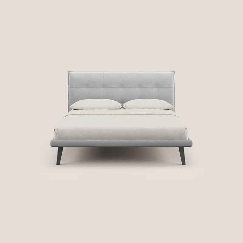 Brigitte lit avec tête de lit matelassée pieds hauts foncés et tissu imperméable T09 gris clair