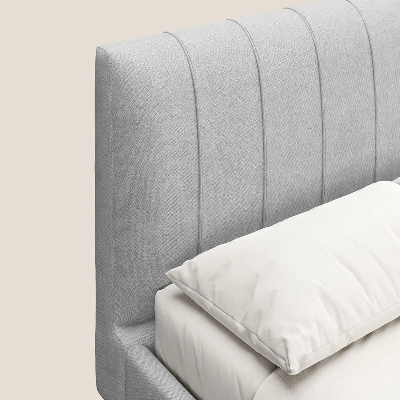 Selene lit rembourré avec pieds bois naturel déhoussable en tissu imperméable T02 gris clair