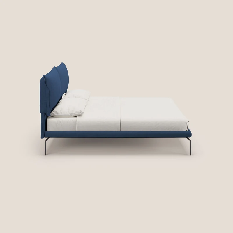 Bice lit rembourré avec coussins et pieds noirs en métal en tissu imperméable T02 bleu