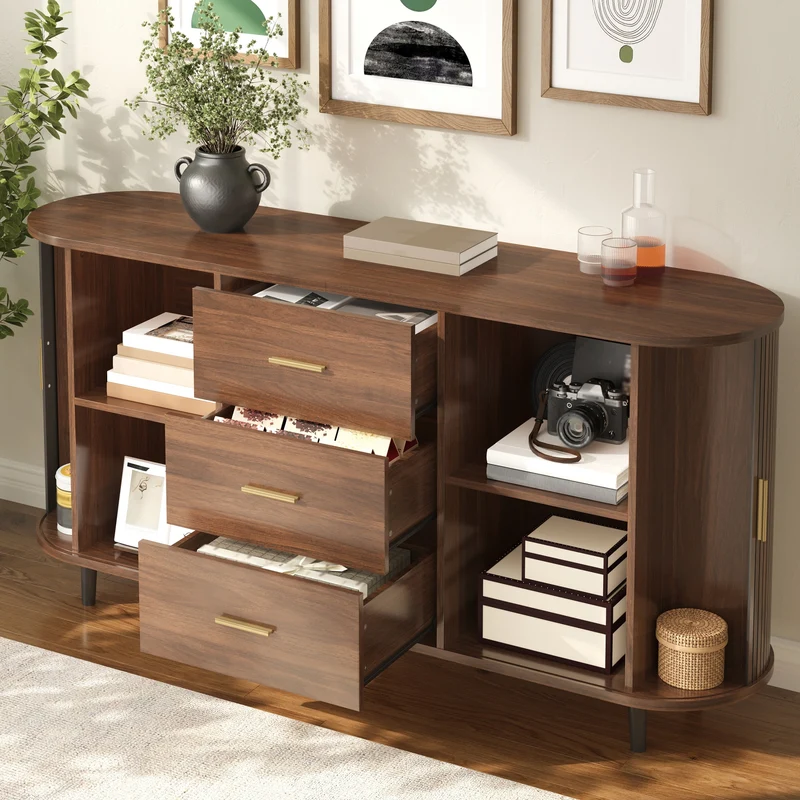 Buffet effet noyer avec portes coulissantes 3 tiroirs, design arrondi à rainures verticales accents dorés MINIMALISTCONTAINERA