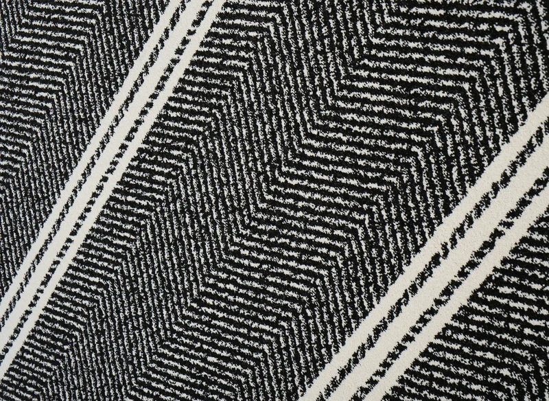 Tapis noir à motifs chevrons blancs 160 x 230 cm AIDA
