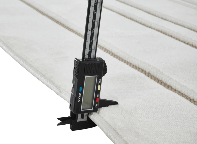 Tapis blanc écru à lignes asymétriques beiges 200 x 290 cm AYLAN