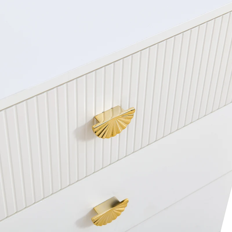 Buffet élégant crème à 6 tiroirs avec façades rainurées et poignées dorées - style contemporain ALTOCRYPT