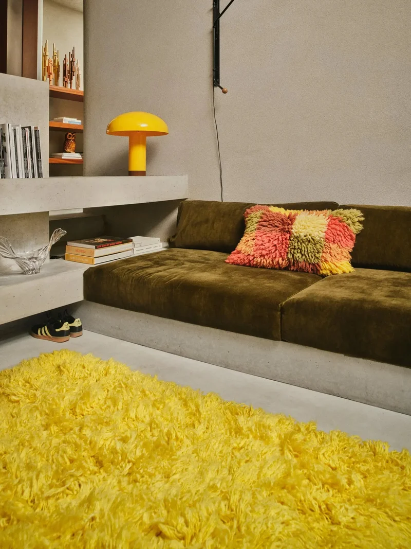 tapis fluffy jaune