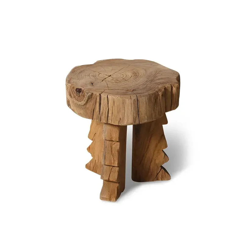 Tabouret en bois sculpté