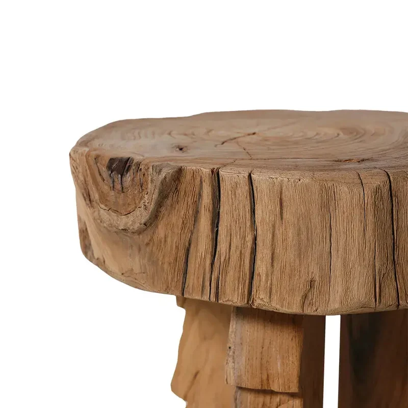 Tabouret en bois sculpté