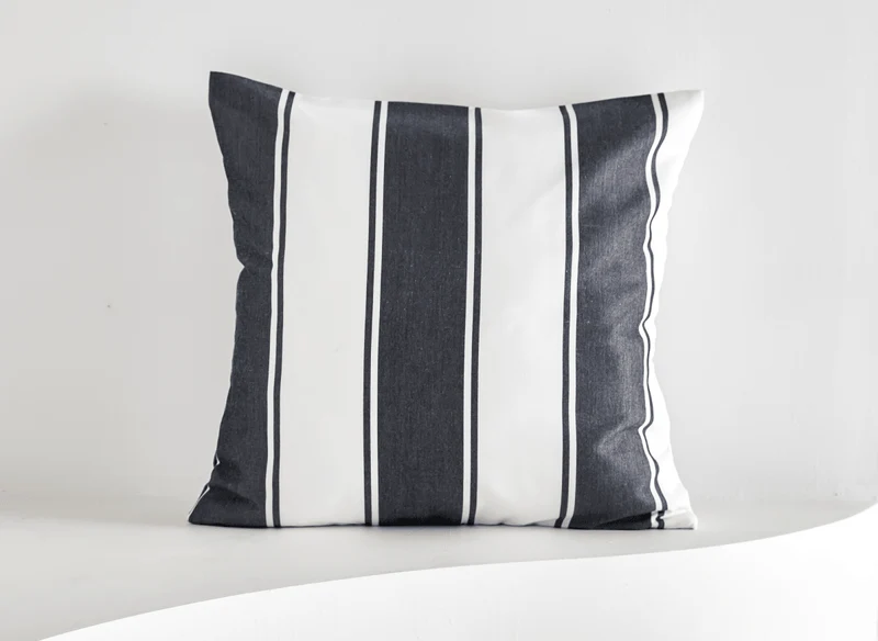 Coussin à larges rayures blanches et noires 50x50 cm PRAIA
