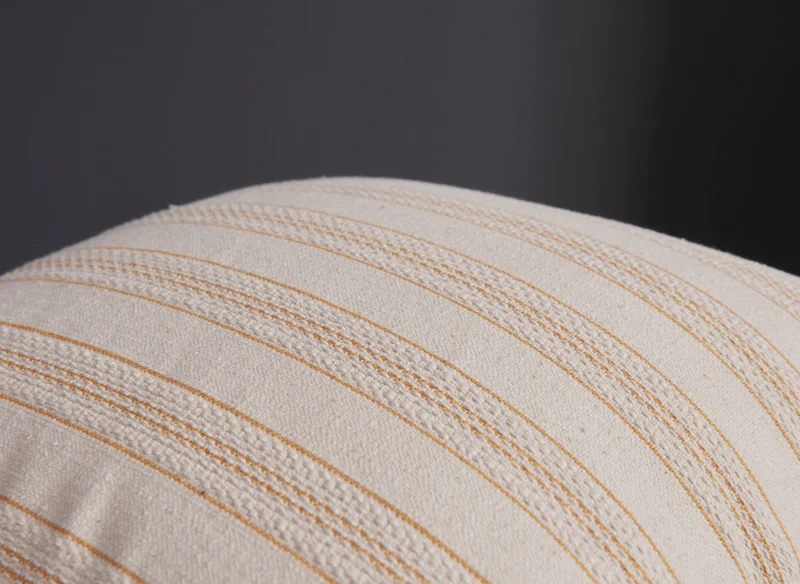 Coussin beige à rayures jaunes texturées 45x45 cm PAVIA