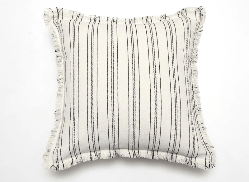 Coussin blanc écru à rayures noires texturées 45x45 cm PAVIA