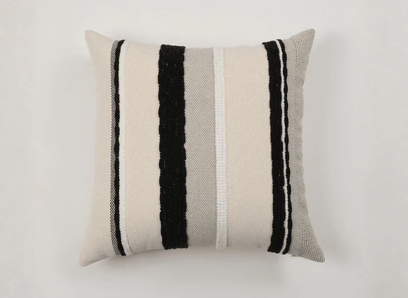 Coussin texturé noir et blanc écru 45x45 cm NEXUS