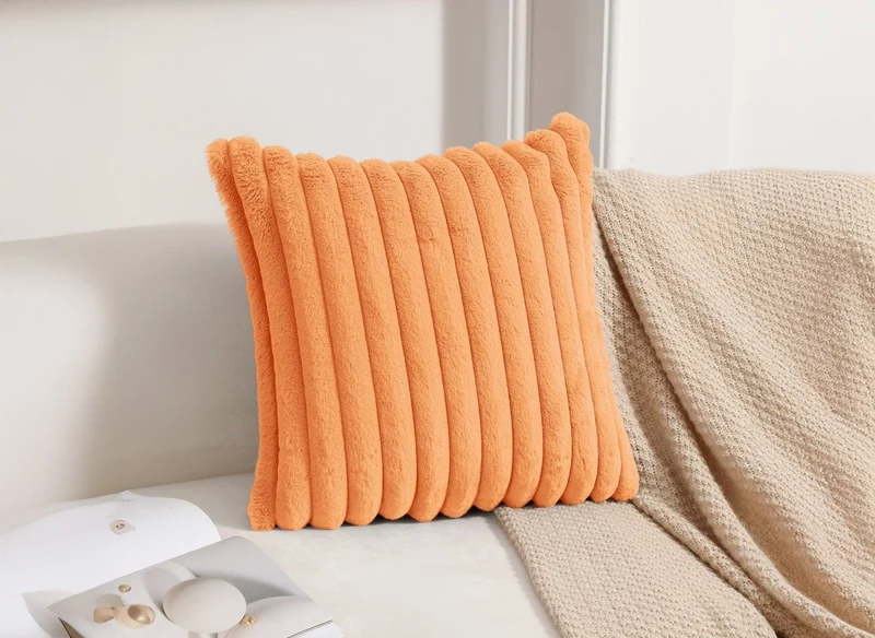 Coussin carré en velours côtelé effet fourrure orange 45x45 cm URBAIN