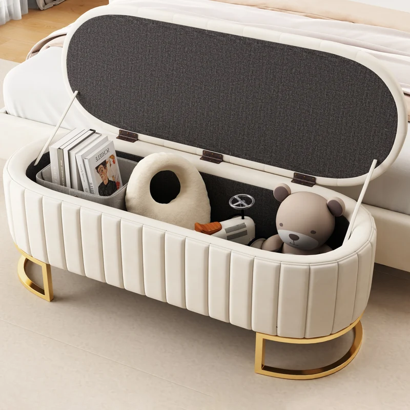 Banquette pouf capitonné en velours beige avec pieds dorés RIFTRYLATHYN
