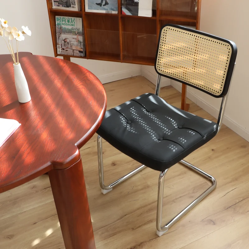 Lot de 2 chaises de salle à manger Breuer en PU noir et dossier en rotin, pieds chromés FLARERYN