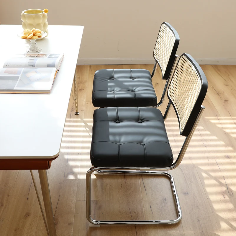 Lot de 2 chaises de salle à manger Breuer en PU noir et dossier en rotin, pieds chromés FLARERYN