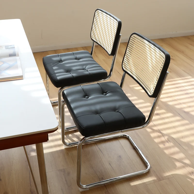 Lot de 2 chaises de salle à manger Breuer en PU noir et dossier en rotin, pieds chromés FLARERYN