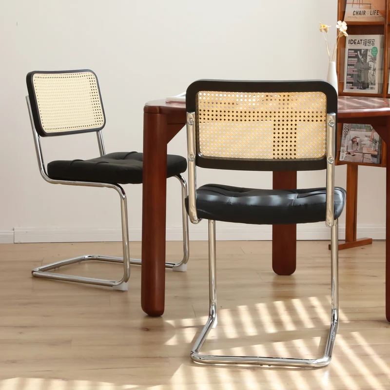 Lot de 2 chaises de salle à manger Breuer en PU noir et dossier en rotin, pieds chromés FLARERYN