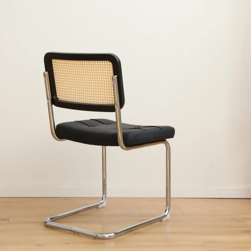 Lot de 2 chaises de salle à manger Breuer en PU noir et dossier en rotin, pieds chromés FLARERYN