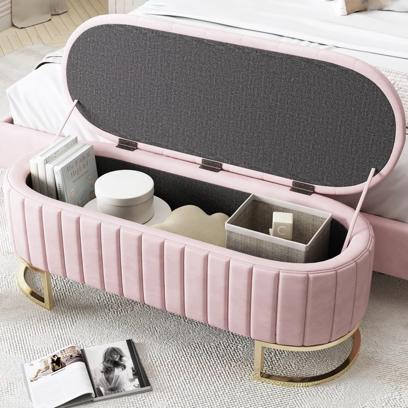 Banquette pouf capitonné en velours rose avec pieds dorés RIFTVORNATHYN