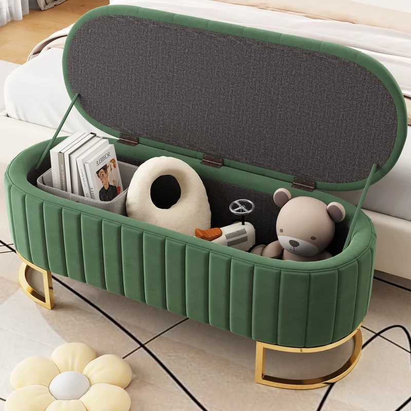 Banquette pouf capitonné en velours vert avec pieds dorés RIFTZYNTHYNOR