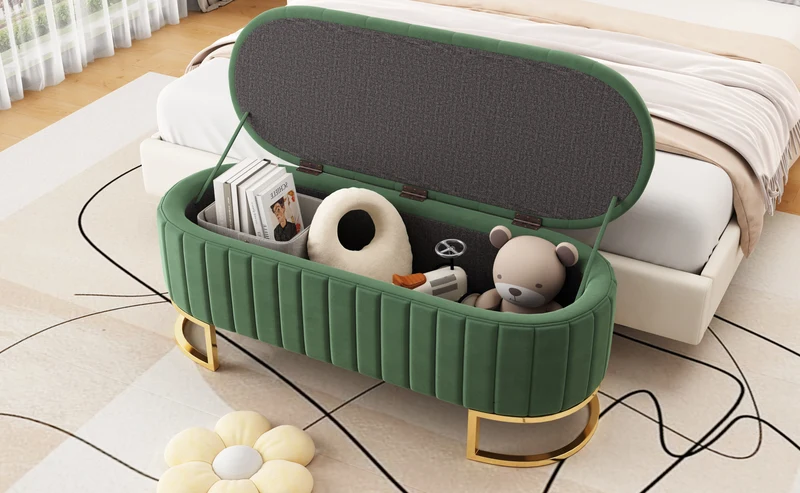 Banquette pouf capitonné en velours vert avec pieds dorés RIFTZYNTHYNOR