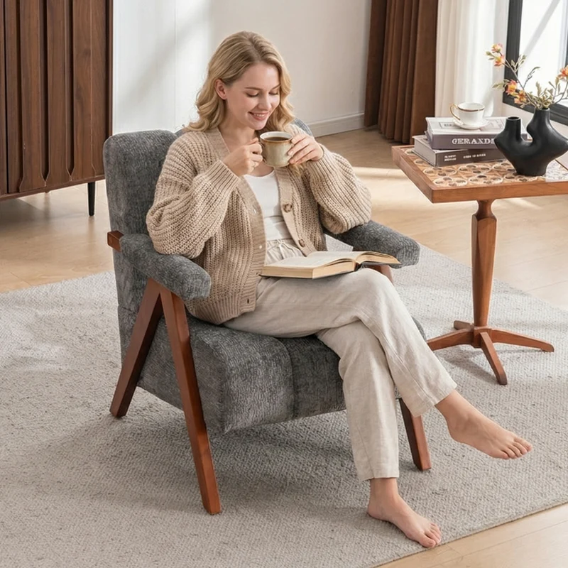 Fauteuil rétro en tissu bouclé gris avec pieds en chêne massif ITALIAN VANITY