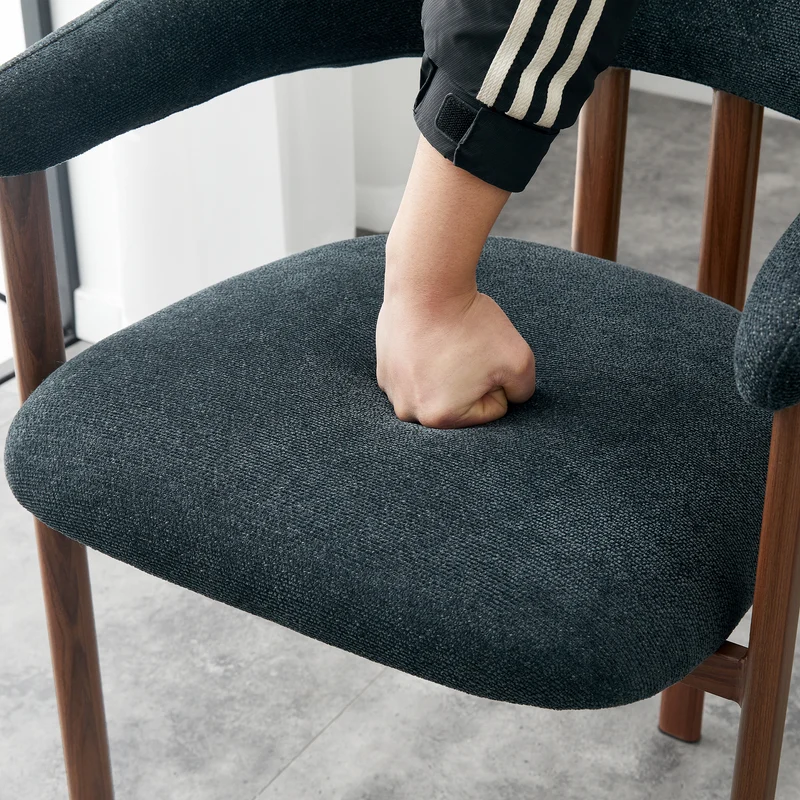 Lot de 4 chaises de salle à manger en lin noir, pieds métalliques effet noyer CLASSICBRASSELITE