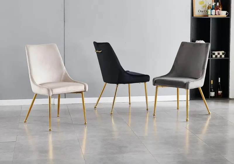 Chaises velours noir à poignée pieds dorés - Gema x4