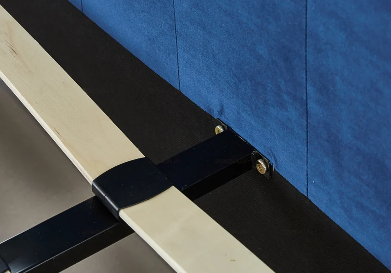 Lit double capitonné en velours bleu avec strass - Anis