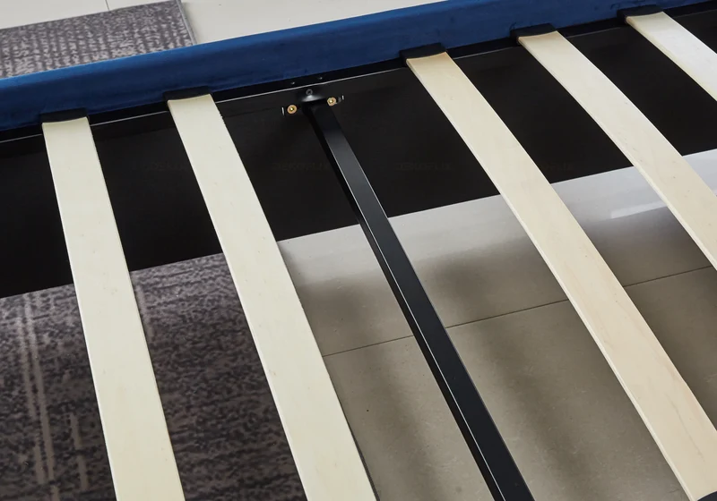 Lit double capitonné en velours bleu avec strass - Anis