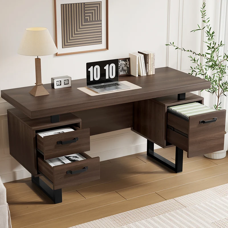 Bureau industriel effet bois noyer avec accents métaliques noirs MOMENTUMCASCD